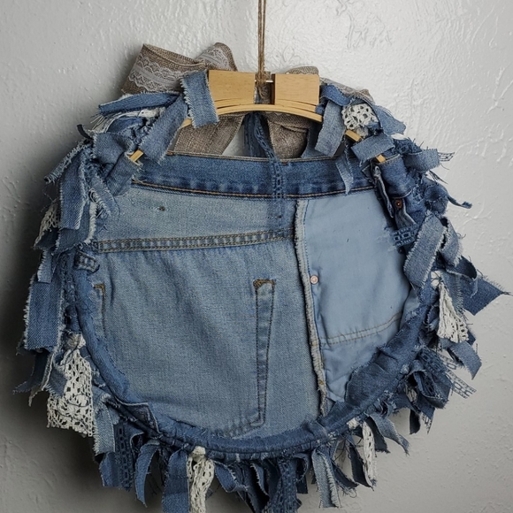 Adorable Welcome denim wreath - Picture 5 of 8